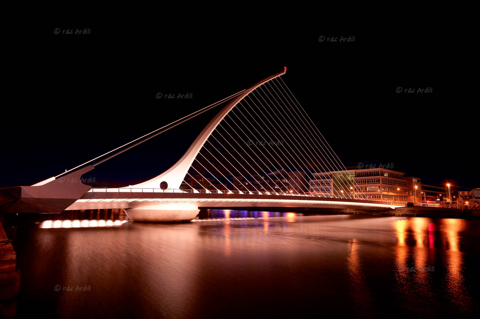 Photo of Dublin Samuel Becket Bridge - W51114